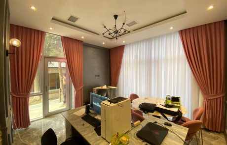 Restoran pərdələri, Türkiyə istehsalı parçadan pərdə modelləri satışı, münasib qiymətlə anbardan kataloqların obyektlərə çatdırılması.