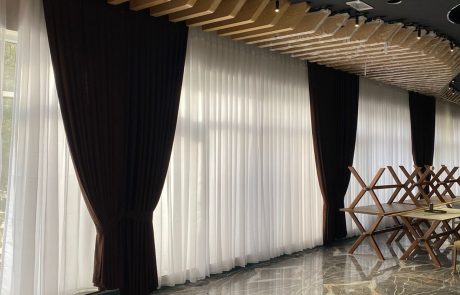 Restoran üçün pərdə, satış və quraşdırma, Türkiyə istehsalı parçalar, otel və ofis pərdələri, jalüz sifarişi. Anbardan kataloqların çatdırılması.