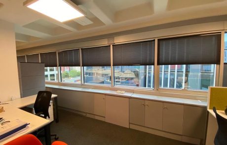 Jalüz sifarişi, mənzil və obyektlər üçün Türkiyə istehsalı jalüzlər, topdan və pərakəndə satış, quraşdırma. Anbardan kataloqların çardırılması.