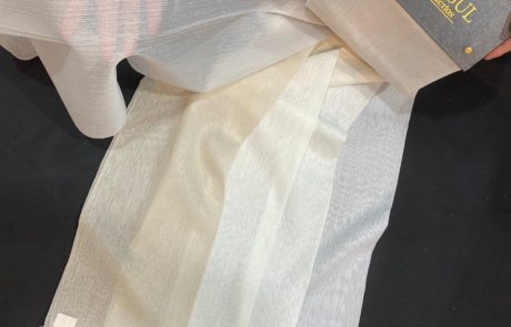 Pərdə kataloqları, 100-lərlə parçalar evlərə, mənzillərə çatdırılır, topdan və pərakəndə satış, tikiliş, quraşdırma.