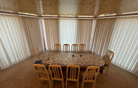 Dikey pərdə, bağ evi